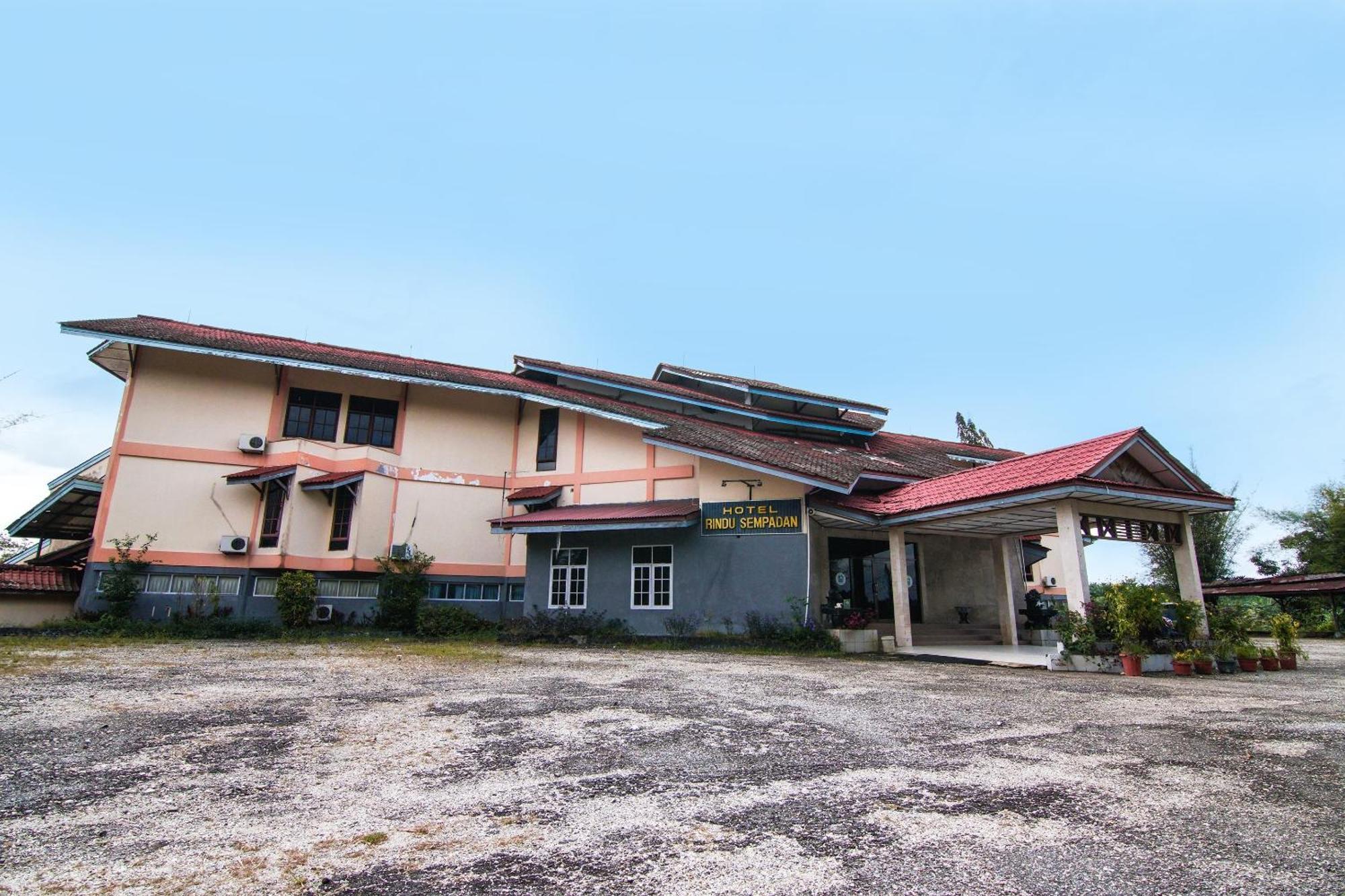 Oyo 92330 Hotel Rindu Sempadan Near Taman Wisata Rindu Sempadan Pekanbaru Exterior photo
